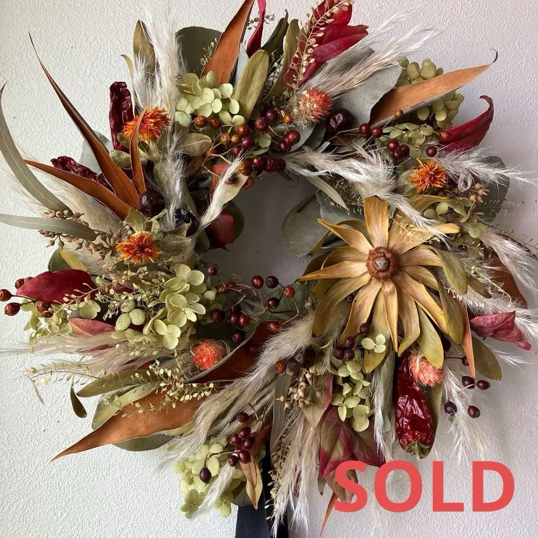 リューカデンドロンと秋の森のリース　パンパスグラス　グレビレア　アナベル