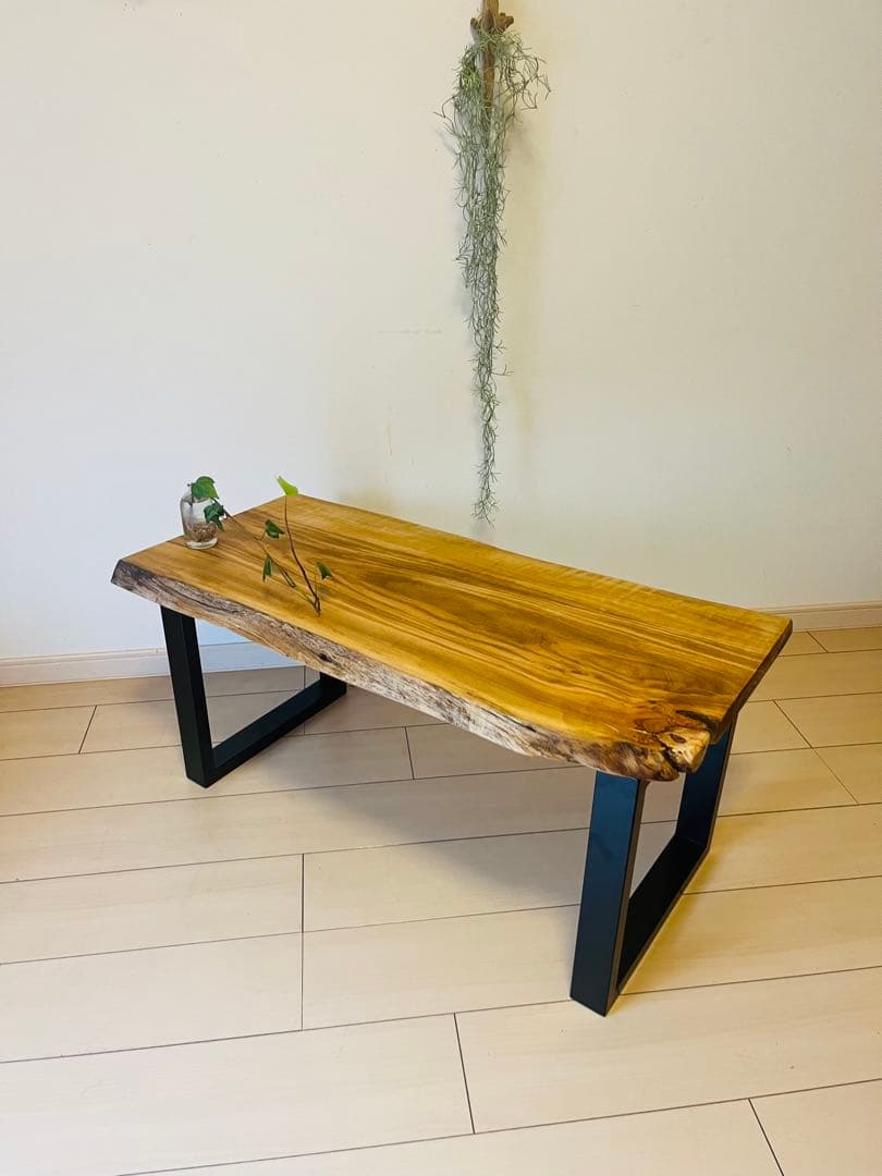 ローテーブル 一枚板テーブル　桜の木　無垢材家具　アイアンテーブル