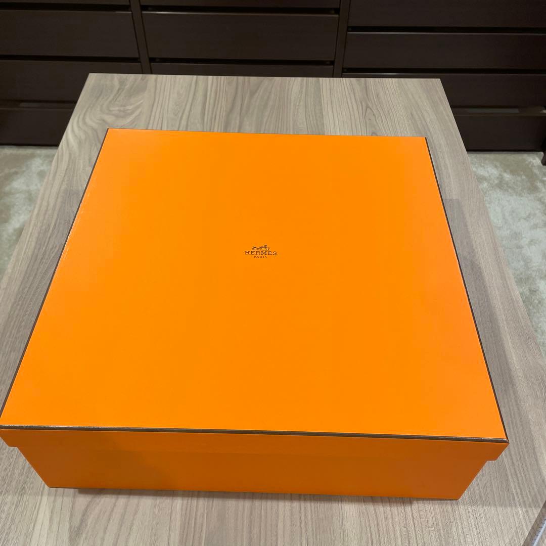 HERMES 大きな空箱　白紙　リボン　ショップカード　めちゃくちゃ綺麗です