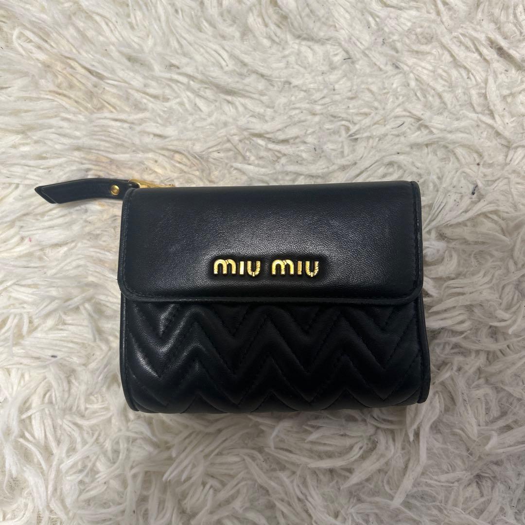 miu miu 二つ折り財布 黒