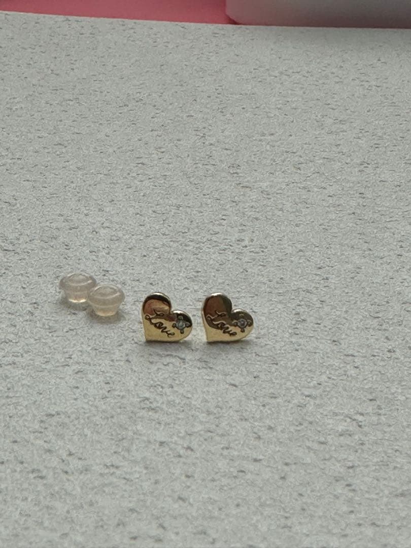 ete K10 ハート型ピアス Love刻印 透明キャッチ付き