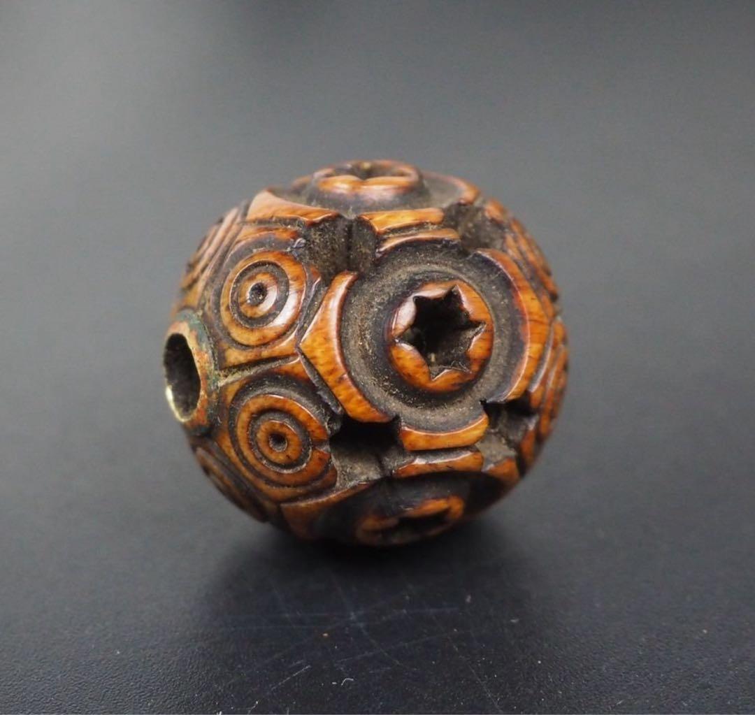 送料無料 江戸時代　提げ物　牙彫緒締玉　径2cm 重4g