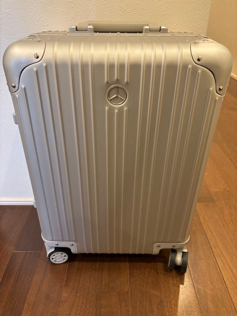 メルセデスベンツ キャリーケース アルミ 機内持ち込み 旅行 シルバー