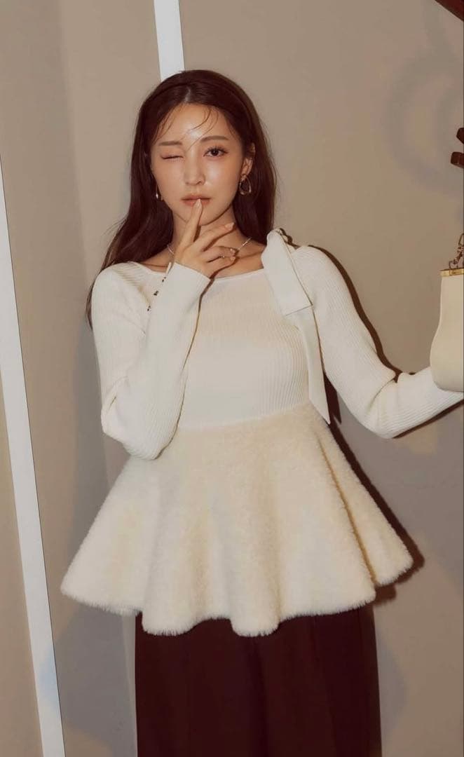 Apuweiser-riche ファーペプラムリボンニット 白