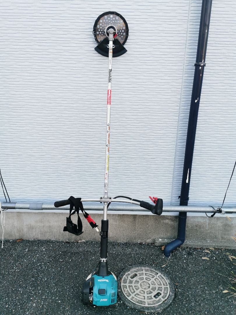 マキタガソリンMEM2651UHT 草刈機マキタでメンテ済タンク付【直接引取のみ