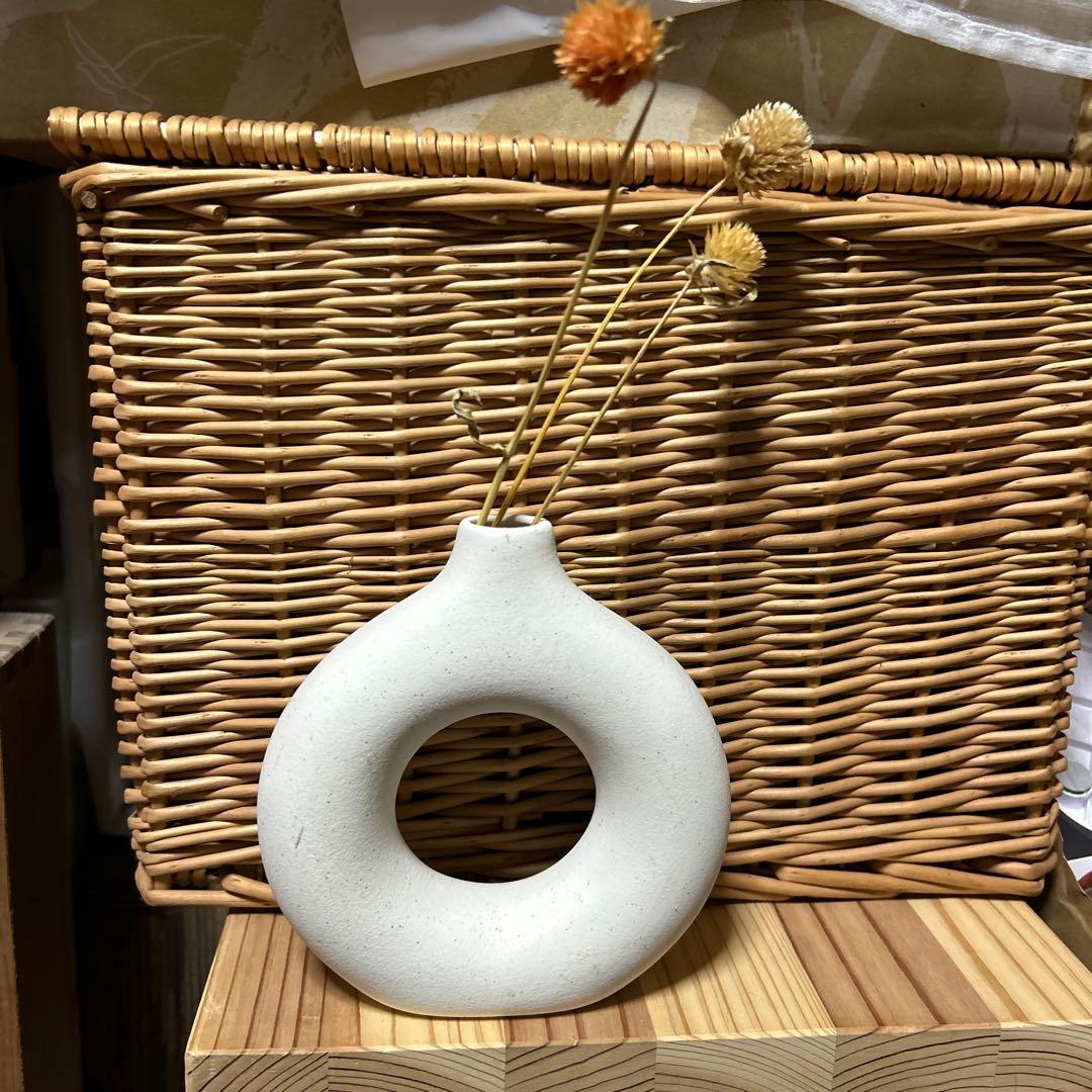 新品　未使用　ホワイトドーナツ型花瓶　陶器