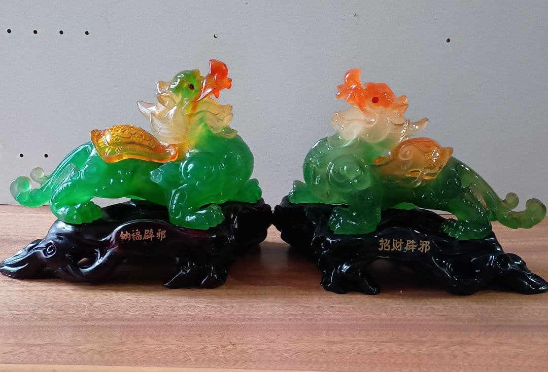 翡翠？ 獅子の置物　縁起物