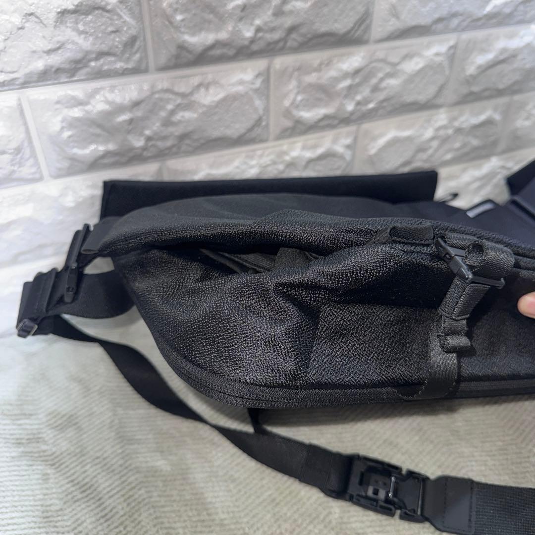 NIID ニードURBANATURE ボディ、メッセンジャーバッグ　ブラック