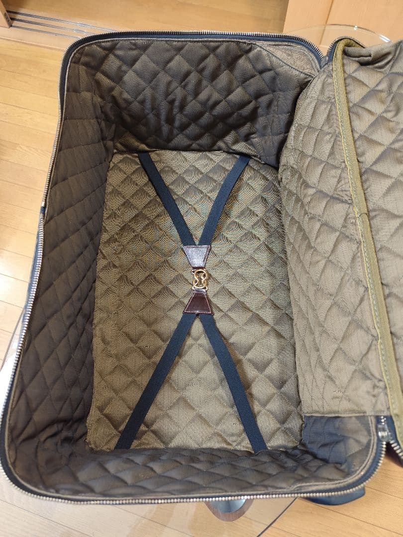 値下げ超貴重品FENDI　ズッカ柄の2輪大型 キャリーケース イタリア直営店購入