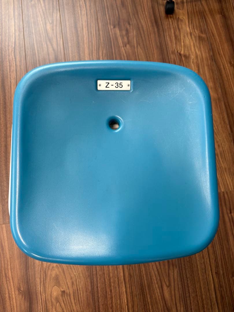 旧国立競技場のイス(スツール)