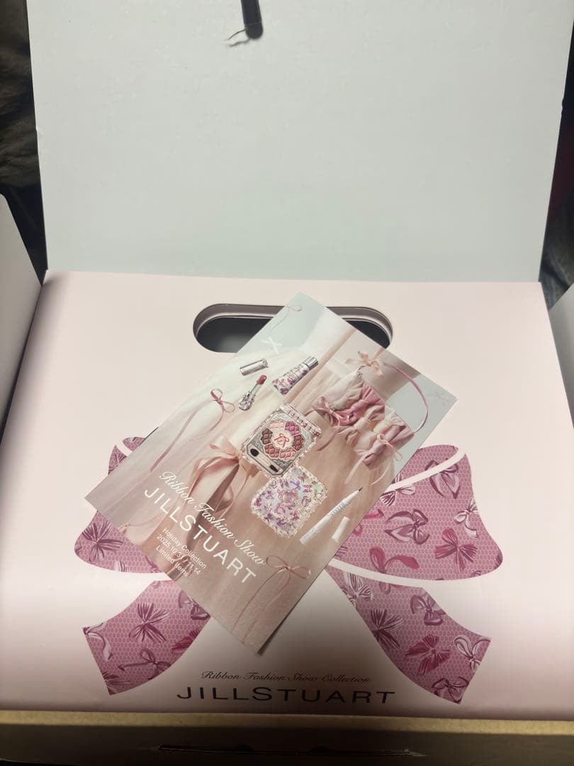 ジルスチュアート クリスマスコフレ 2025 リボンファッションショー