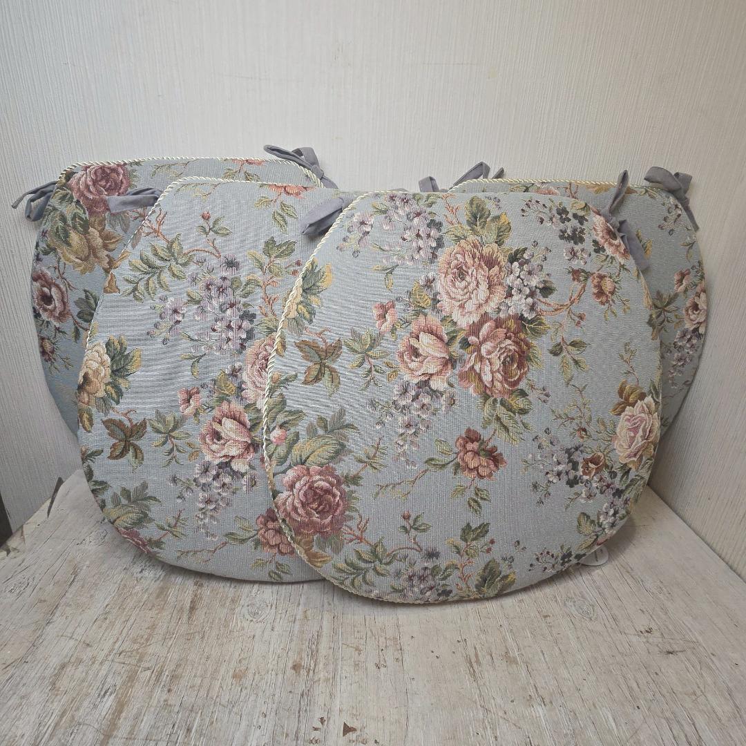 【4個セット】 新品 大判 バテイ クッション 青 紐付き 薔薇 ローズ 馬蹄