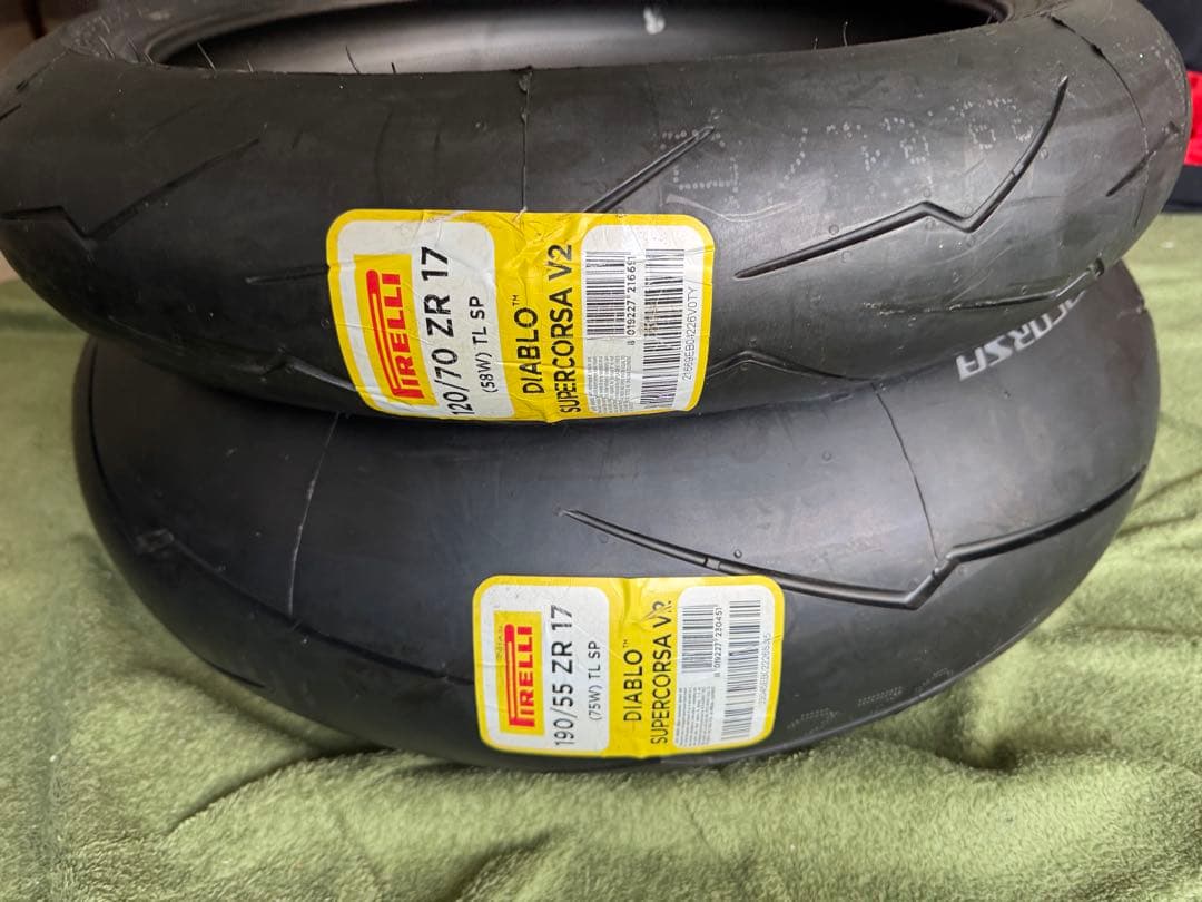 Pirelli スーパーコルサV2 120/70 190/55週末限定