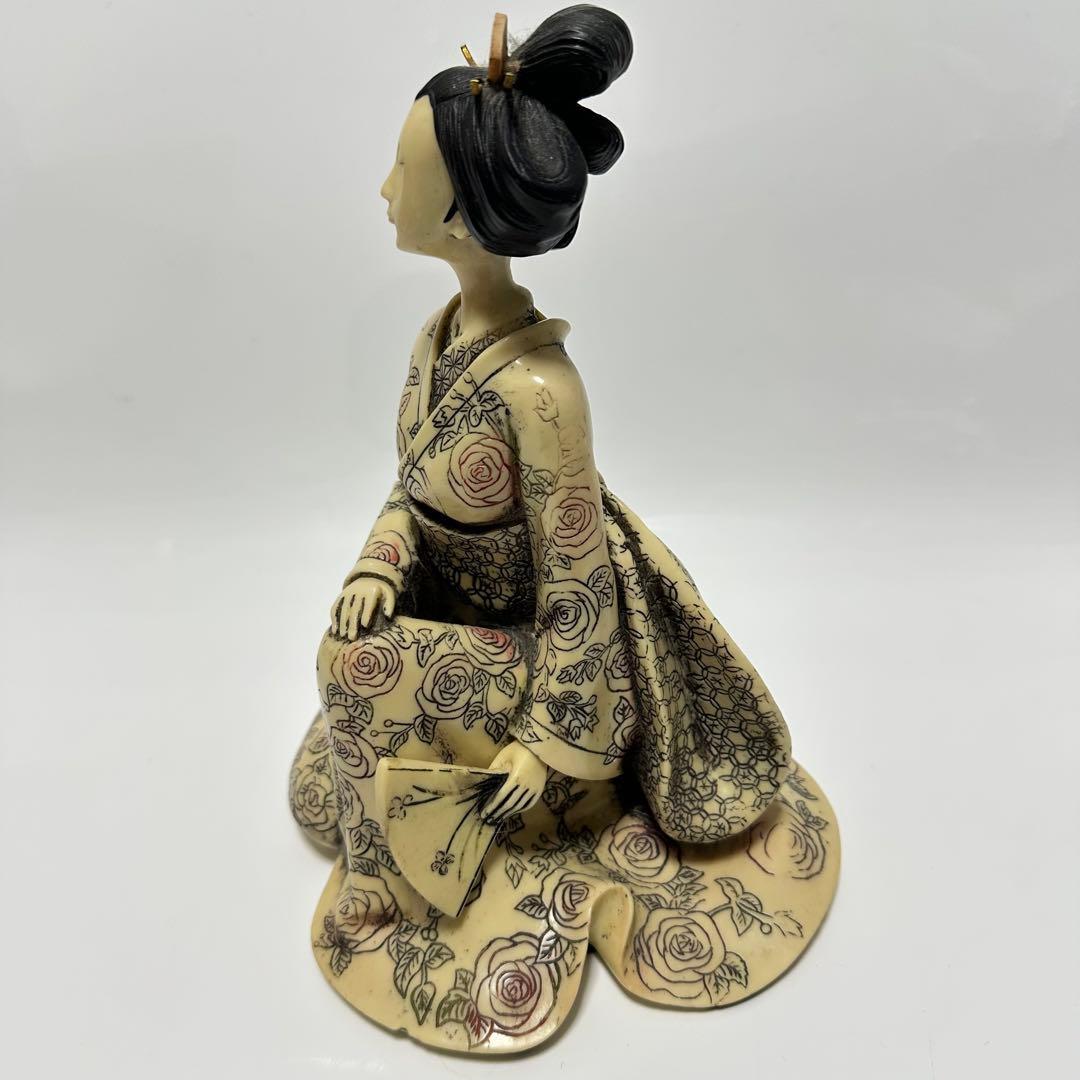 和風女性の置物 花柄 着物　芸者