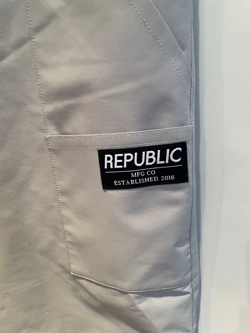 SANTA CRUZ スノボーウェア & REPULIC ボトムスウェア