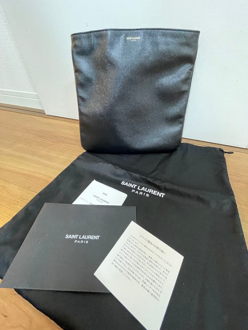 SAINT LAURENT ブラックレザーバッグ