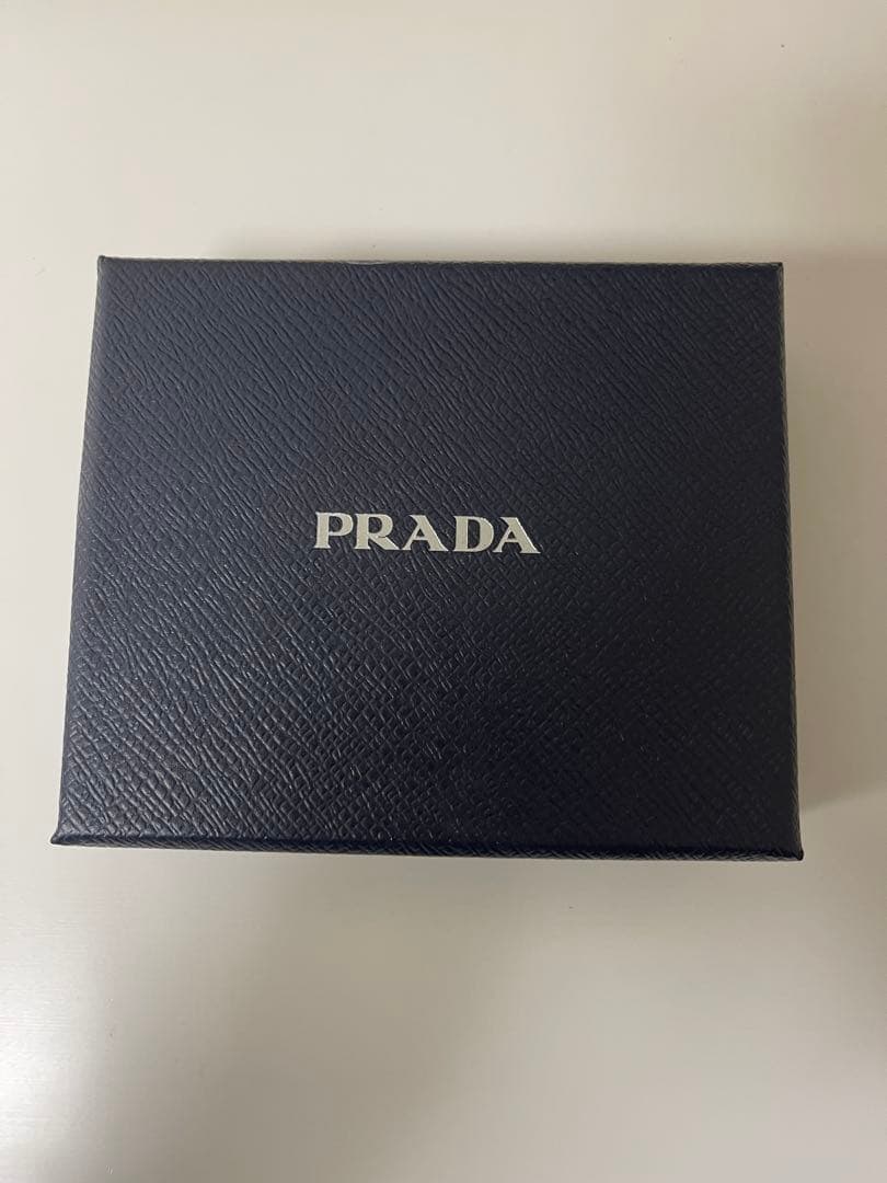 PRADA マネークリップ付き財布 黒