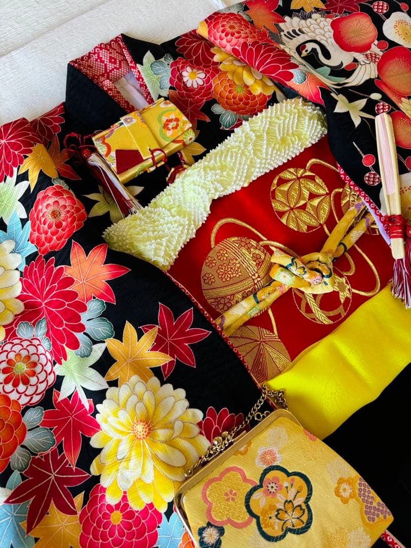 七五三に★京都　九重　黒地に鶴丸文と四季花々　アンティーク調　7歳着物セット