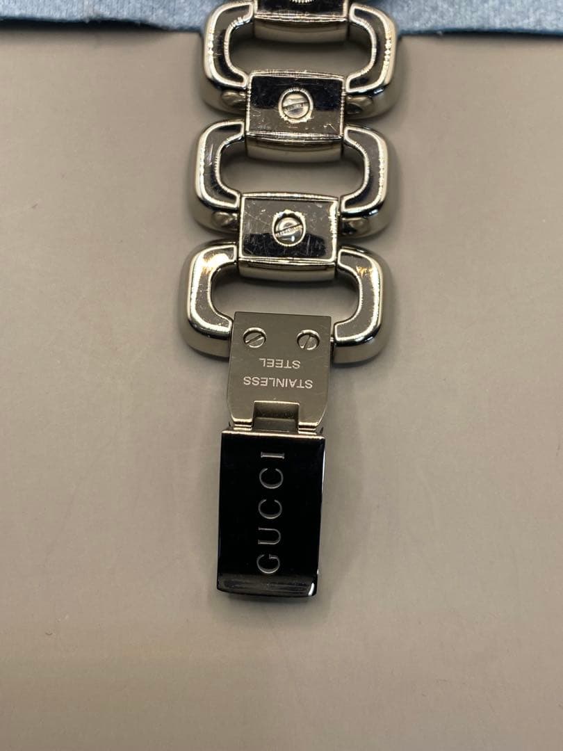 [美品]GUCCI シルバー スクエアフェイス腕時計125.5 YA125502