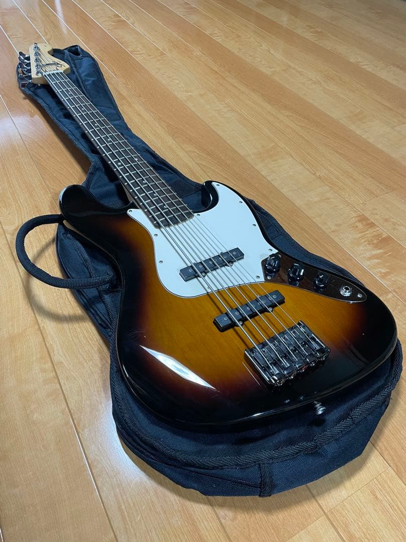 ベース Squier Affinity Jazz Bass V