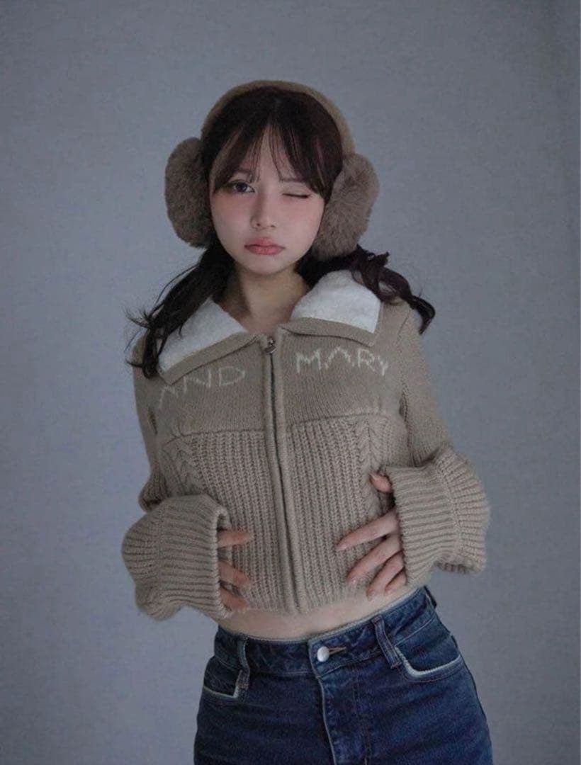 トップス andMary Mary logo zip tops beige