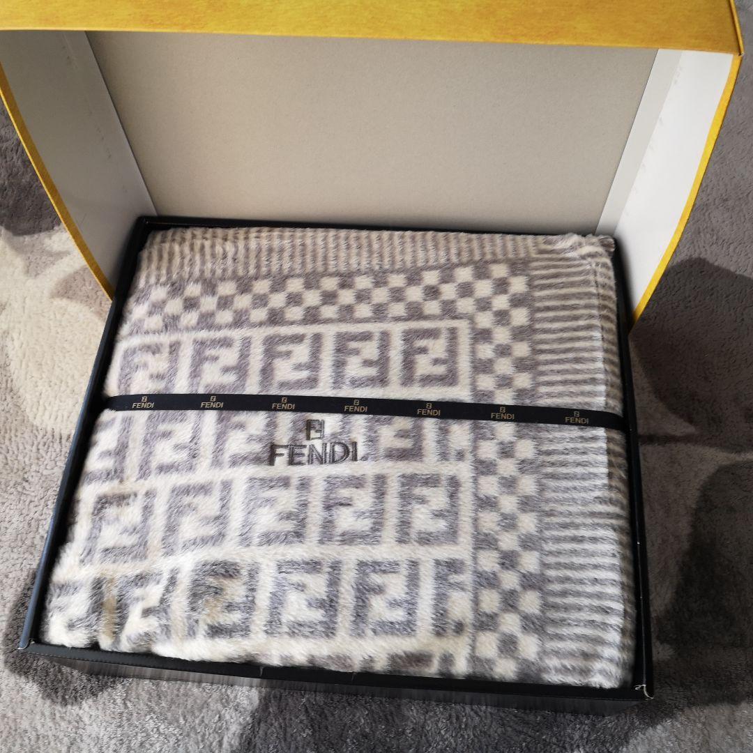 FENDI　フェンデ　毛布　絹　シルク　ズッカ　140x210　シングル
