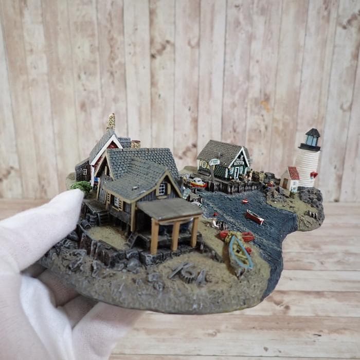 ダンバリーミント Fisherman's Cove ミニチュア灯台と漁村のセット