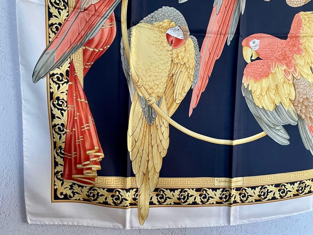 美品 フェラガモ シルク スカーフ イタリア製 ヴィンテージ 鳥 オウム柄 大判