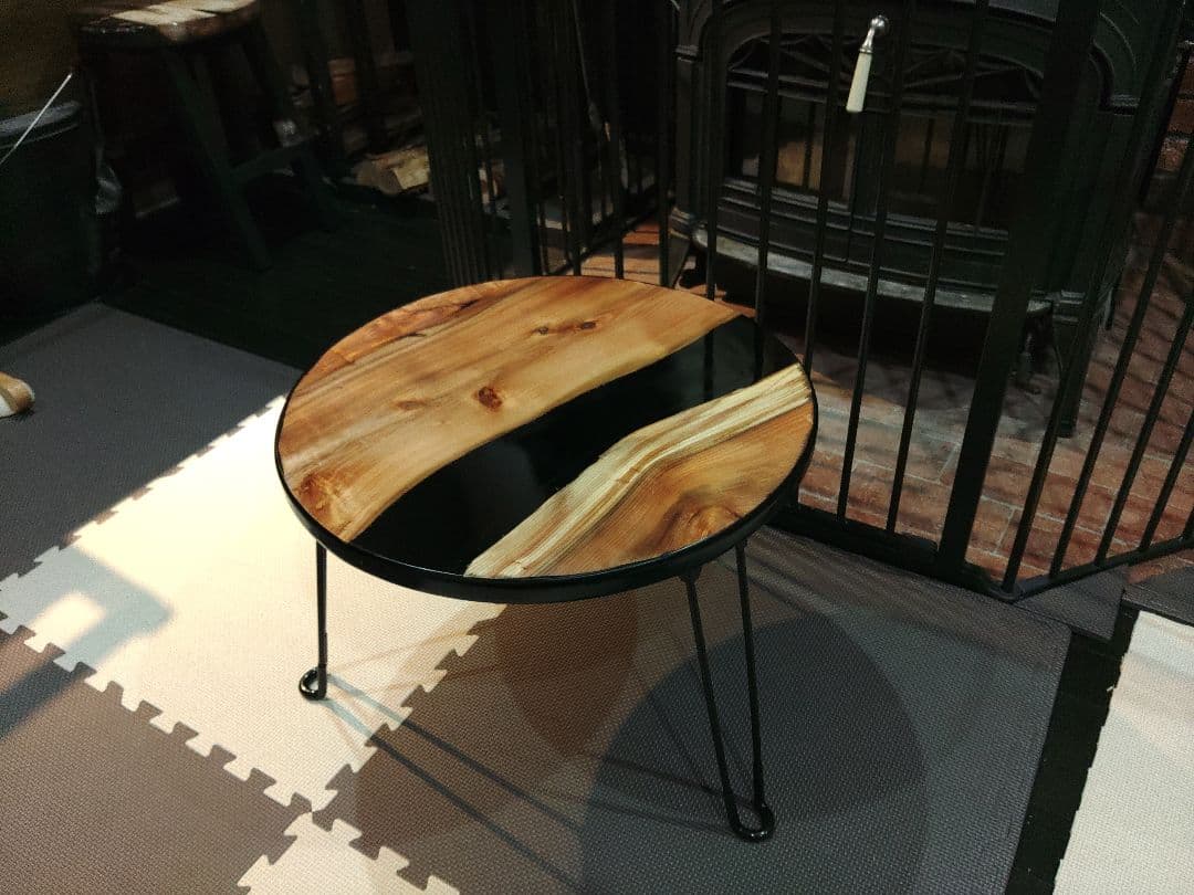 杉とブラックレジンの折り畳みローテーブル