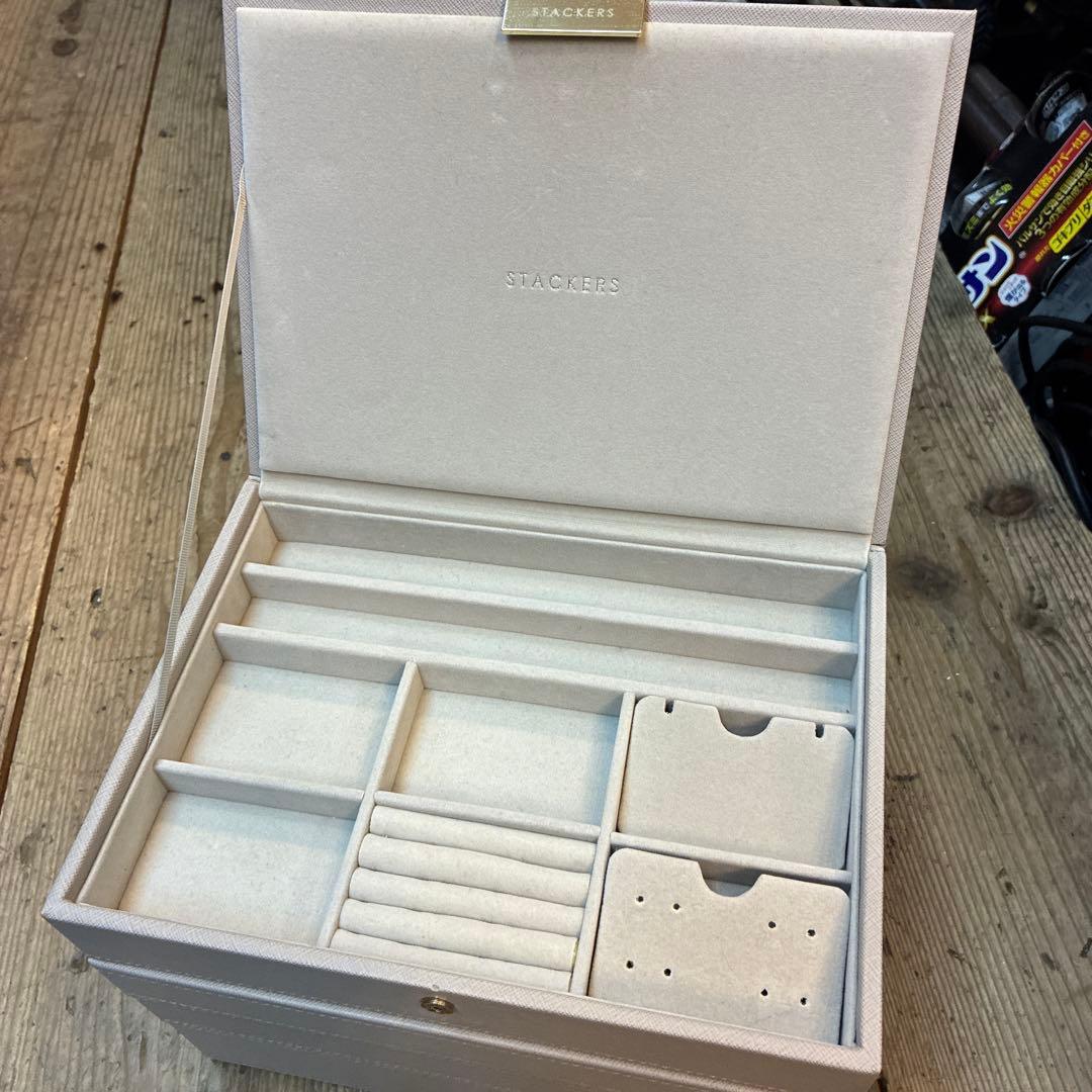 未使用に近い　STACKERS ジュエリーボックス 4段 グレージュ