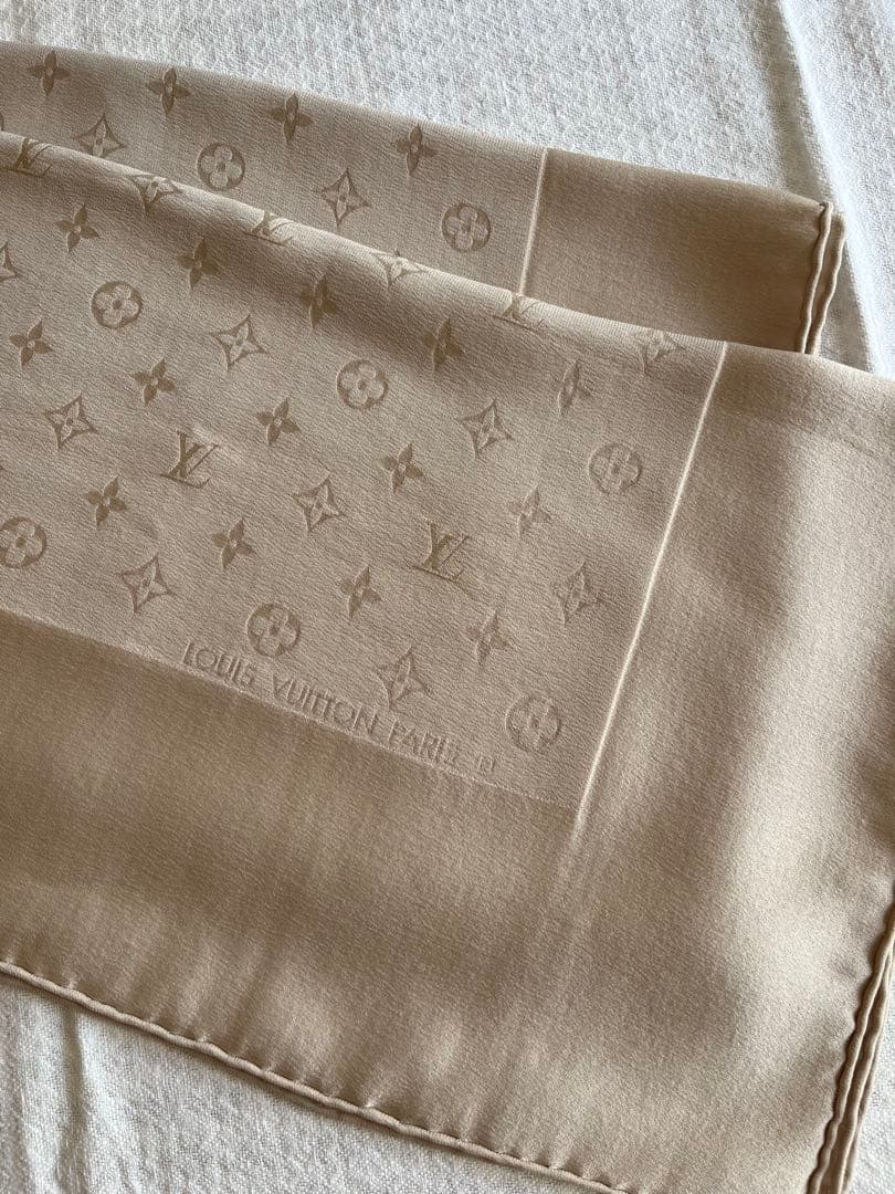 ルイヴィトン スカーフ ベージュ