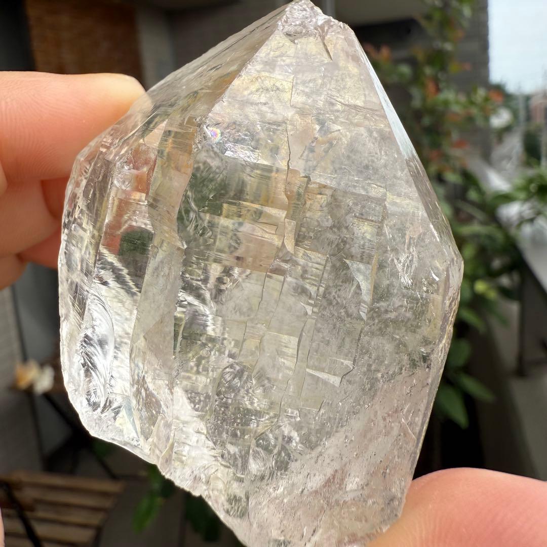 ヒマラヤ水晶　124.5g 台座付き　成長線　接合線 原石 自然石⑤