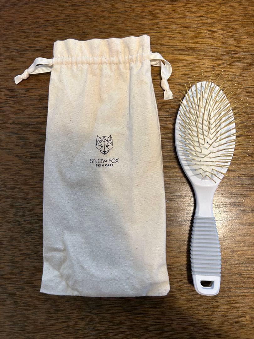  FOX ヘアブラシ ホワイト　小田切ヒロさん