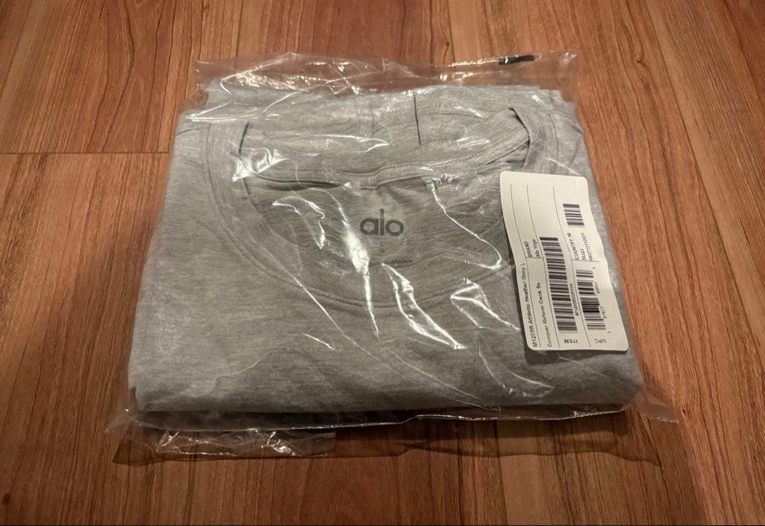 【新品タグ付】alo yoga （アローヨガ）TシャツL