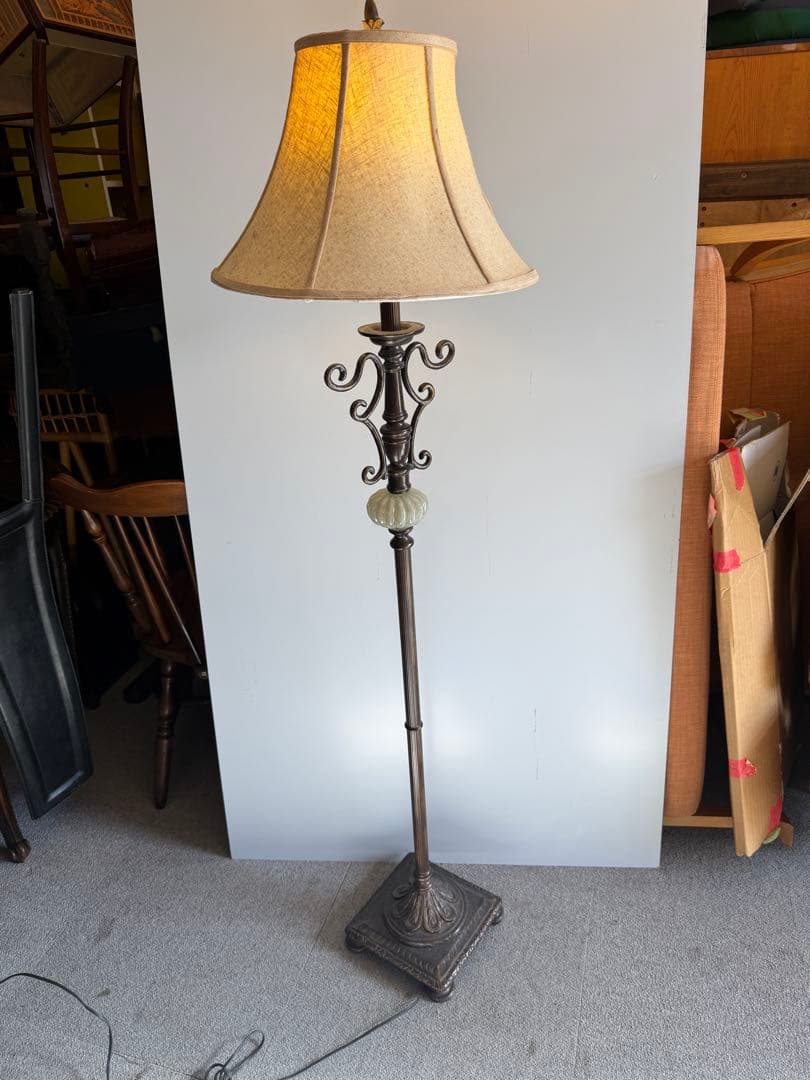 イタリア製 クラシック フロアスタンドランプ 鋳物調×ガラス装飾 151.5cm
