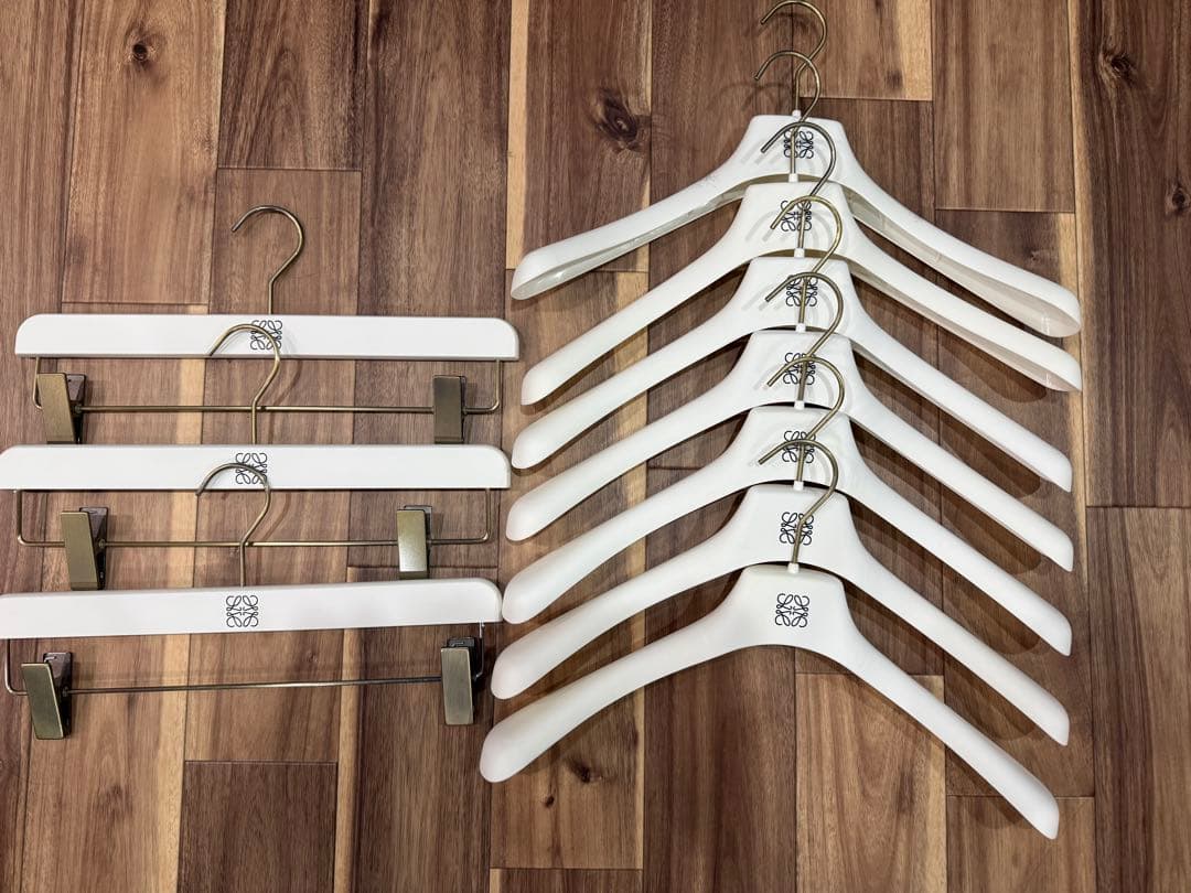 LOEWE 衣類ハンガー7本ボトムスハンガー3本セット