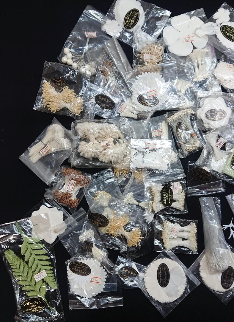 ３９点まとめて　アートフラワー用抜き弁　花弁深雪アート　ペップ・造花パーツ各種