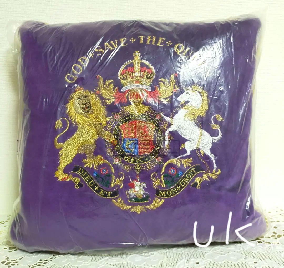 未開封　クッション　&　マグネット　英国　ロイヤル　王室　エリザベス女王　紋章
