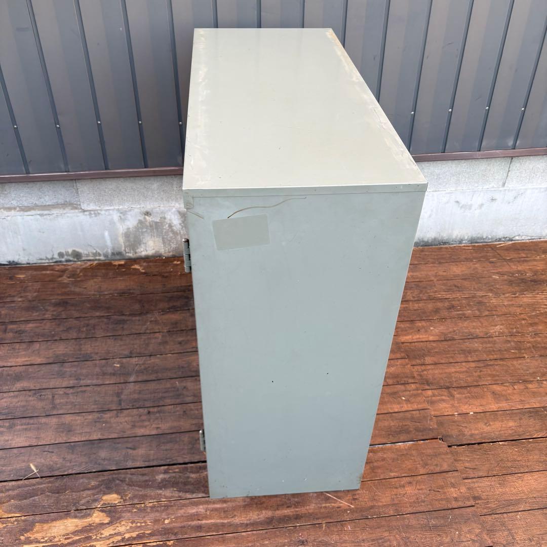 昭和レトロ インダストリアル イトーキ スチールキャビネット 鍵付収納庫 2段棚