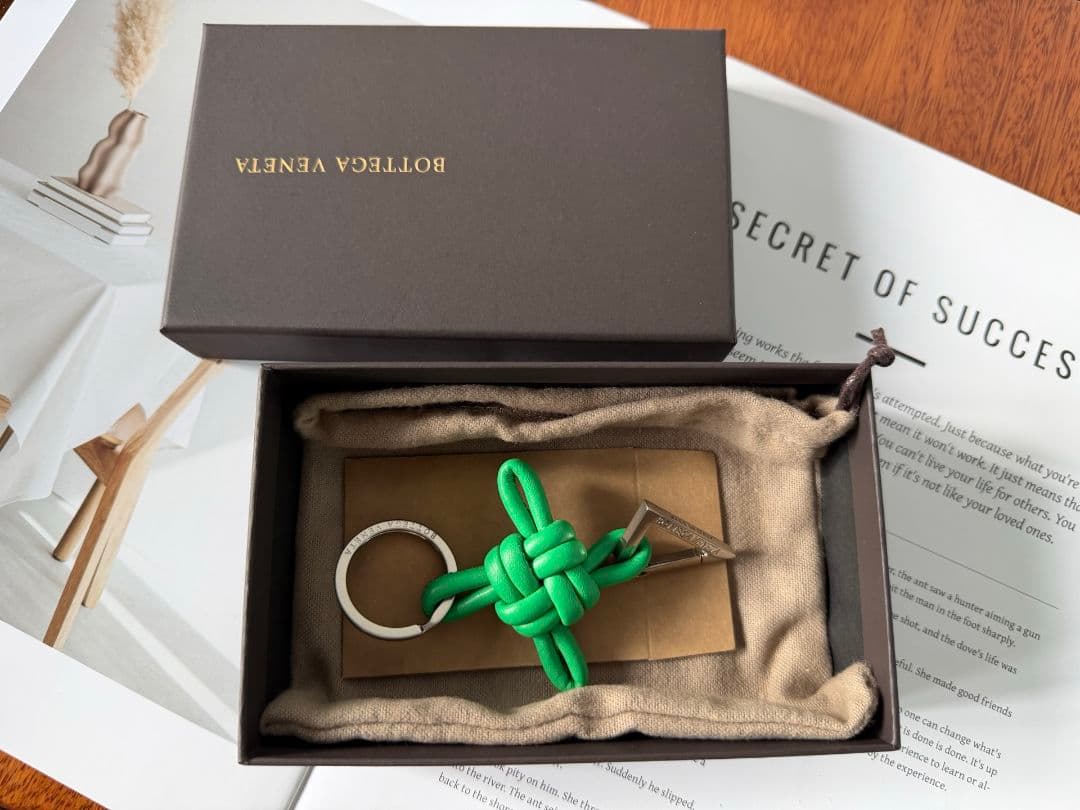 BOTTEGA VENETA レザー ノット キーリング（グリーン）