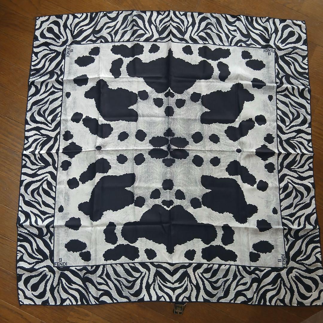 ✨専用✨FENDI　フェンディ　ゼブラ柄　牛柄　大判スカーフ　シルク