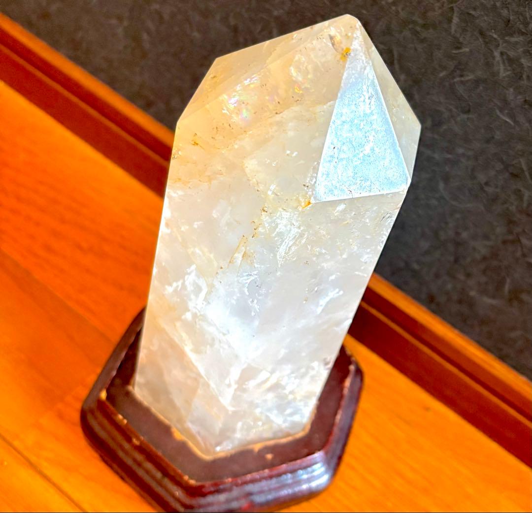 水晶六角柱水晶木製台座付き& 天然ヒマラヤ水晶2.4KG(水晶台は別)セット